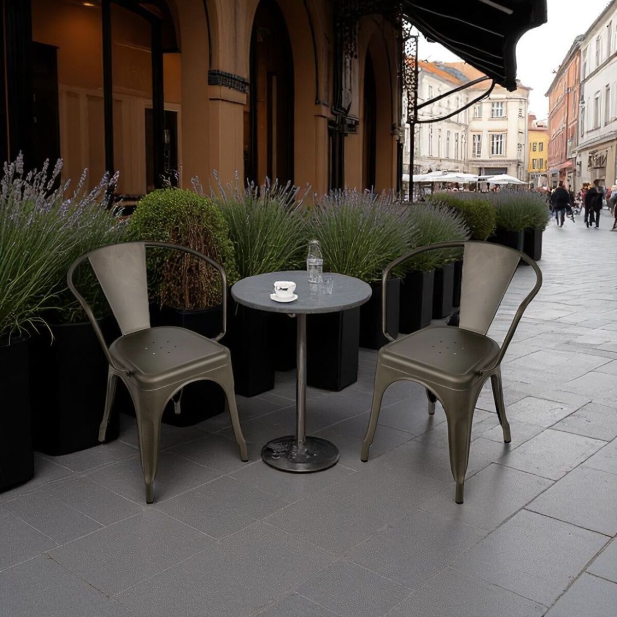 Bistrostol m. armlæn udendørs behandlet